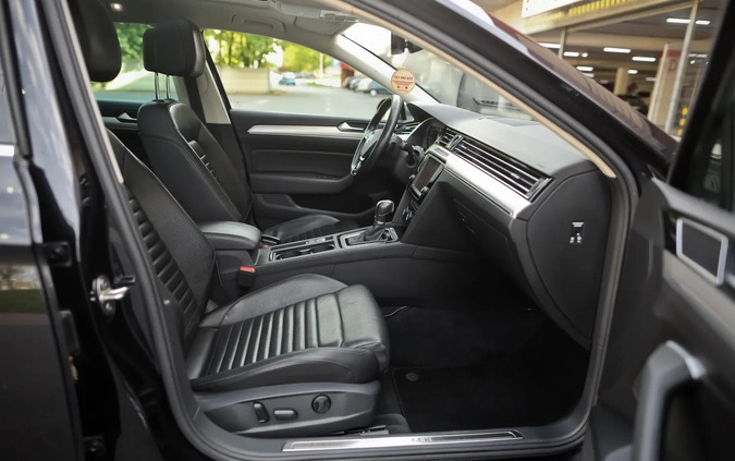 Volkswagen Passat cena 79900 przebieg: 221700, rok produkcji 2016 z Kłodawa małe 781